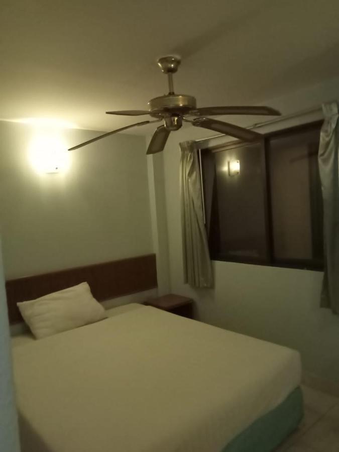 Kingfisher House And Bar Pattaya ภายนอก รูปภาพ