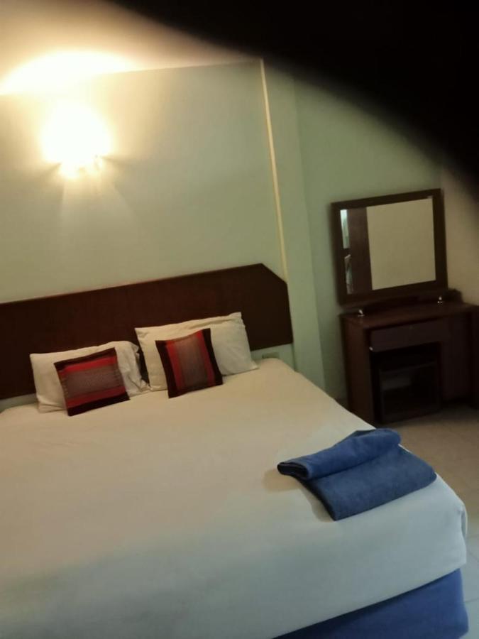 Kingfisher House And Bar Pattaya ภายนอก รูปภาพ